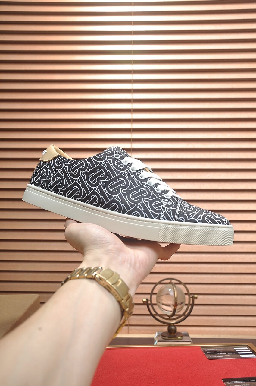 Burberry Black & Gray Patterned Low-Top Sneakers